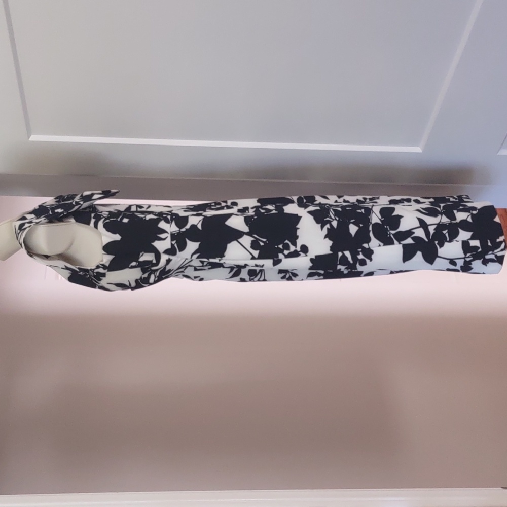 Bardot Black & White Floral Print Off the Shoulder Dress - Size 8 (M) - Picture 6 of 13